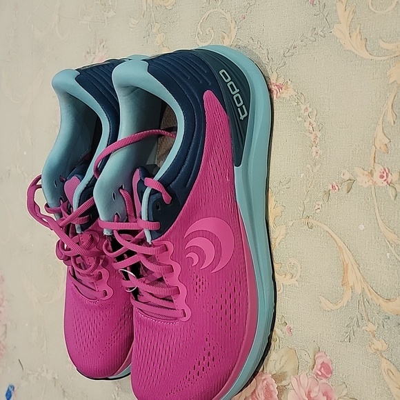 Women's TOPO Ultrafly 4 Athletic Tennis Shoes - Picture 3 of 15